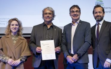 Photo (left to right): BM Eva-Maria Holzleitner; FH-Prof. Dipl.-Ing. Hannes Raffaseder; FH-Prof. Dipl.-Ing. Johann Haag; Jakob Calice, PhD. Photo credit: OeAD / Hetfleisch.